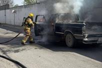Acaba fuego con camioneta