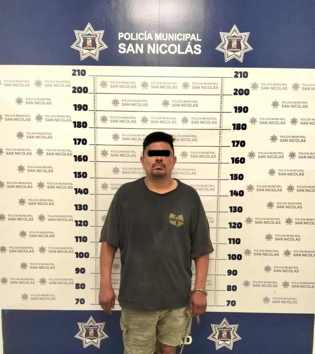 Luego de intentar huir de la polic&iacute;a y estar a punto de atropellar un polic&iacute;a, un hombre en aparente estado de ebriedad fue detenido la madrugada de ayer tras una persecuci&oacute;n en el municipio de San Nicol&aacute;s, tras ser denunciado por una agresi&oacute;n.