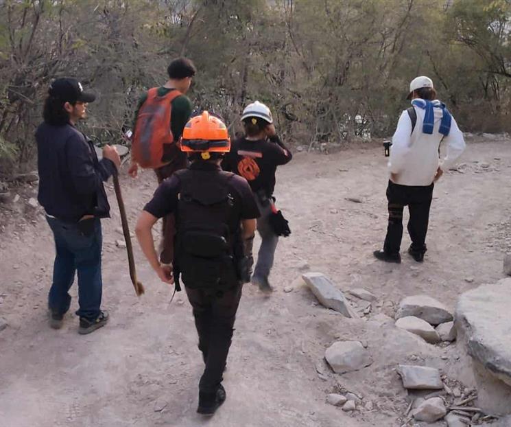 Rescatan a senderistas deshidratados