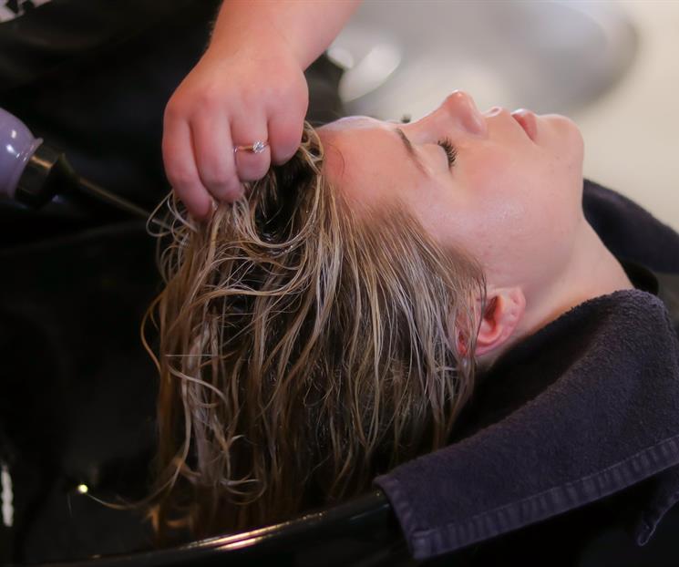 Para qu&eacute; sirve el shampoo clarificante