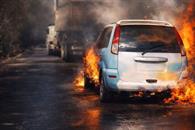 Roba camioneta, se incendia y lo detienen