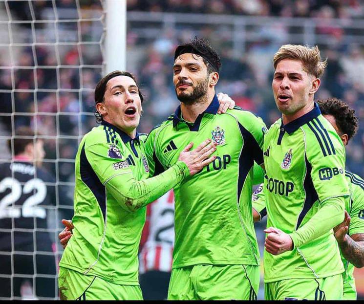 Anota mexicano Raúl Jiménez doblete y gana el Fulham