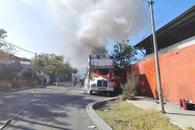 Se incendia camión de mudanzas al norte de Monterrey Se incendia camión de mudanzas al norte de Monterrey