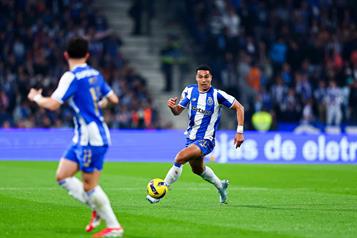 Gana el Porto al R&iacute;o Ave y siguen liderando en Portugal