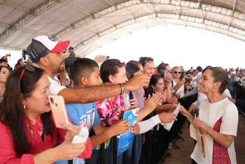 Rompe Presidenta protocolo para atender a madres buscadoras