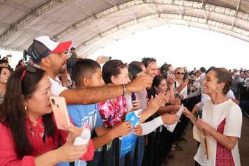 Rompe Presidenta protocolo para atender a madres buscadoras