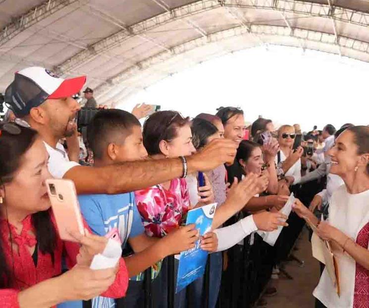 Rompe Presidenta protocolo para atender a madres buscadoras