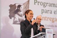 Sheinbaum rompe protocolo para atender a madres buscadoras