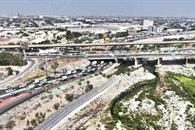 Padecen automovilistas &acute;viacrucis vial&acute; por cierres