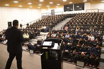 Capacitan a elementos de FC