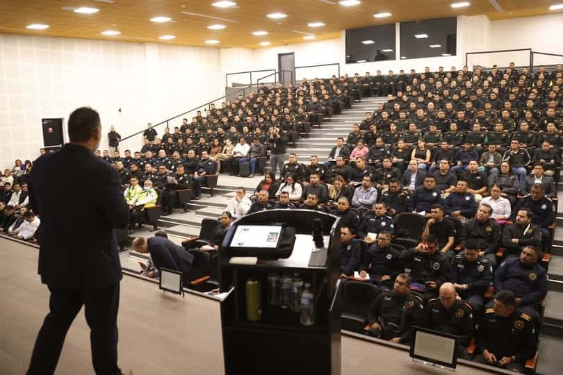 Capacitan a elementos de FC Capacitan a elementos de FC