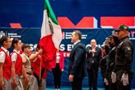 Entregan banderas nuevas a 30 escuelas p&uacute;blicas de Monterrey