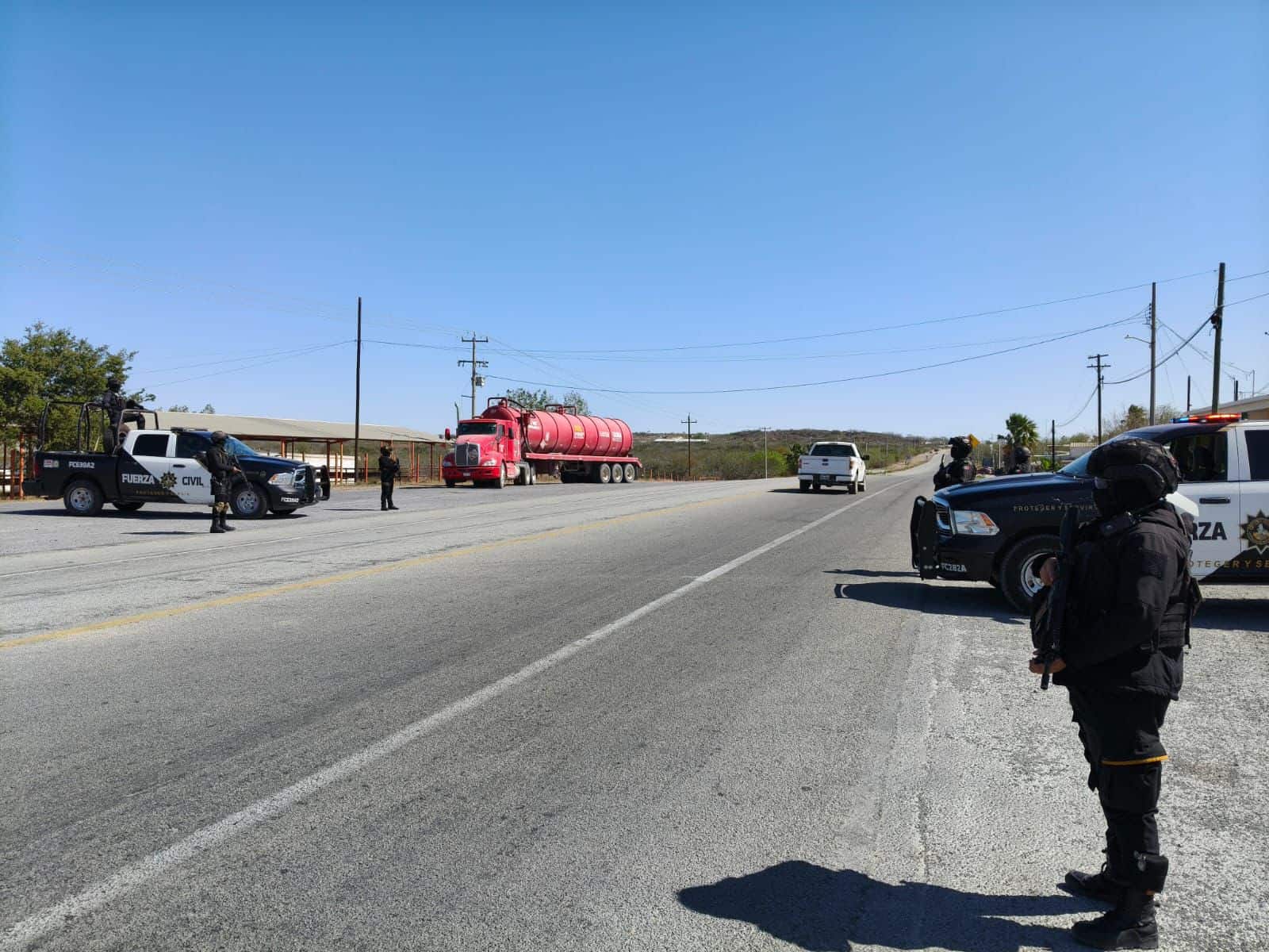 Fuerza Civil inform&oacute; que concluy&oacute; ayer el operativo especial desplegado durante el domingo, se&ntilde;alando que continuar&aacute; con las tareas de vigilancia y contenci&oacute;n del Operativo Muralla.