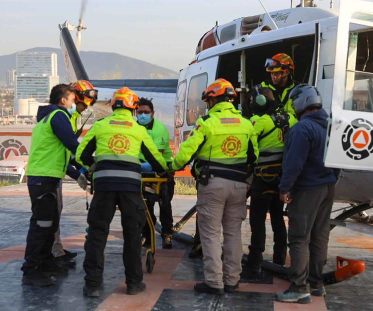Rescatan a mujer excursionista en cerro