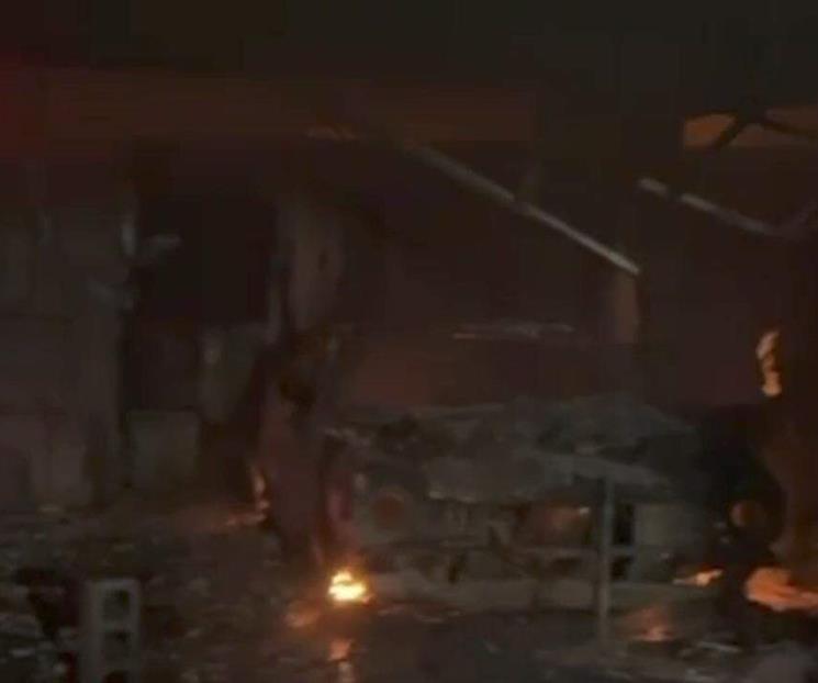 Arde auto en hotel abandonado Arde auto en hotel abandonado