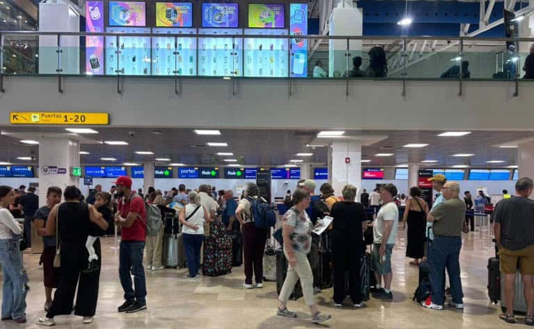 Comienza éxodo de extranjeros en Puerto Vallarta Comienza éxodo de extranjeros en Puerto Vallarta