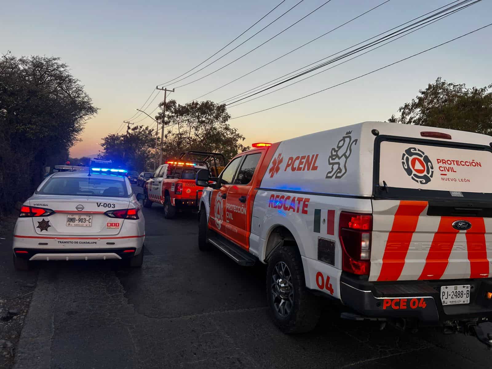 El conductor de un veh&iacute;culo qued&oacute; atrapado luego de chocar de frente contra otro auto, ayer en el municipio de Guadalupe.