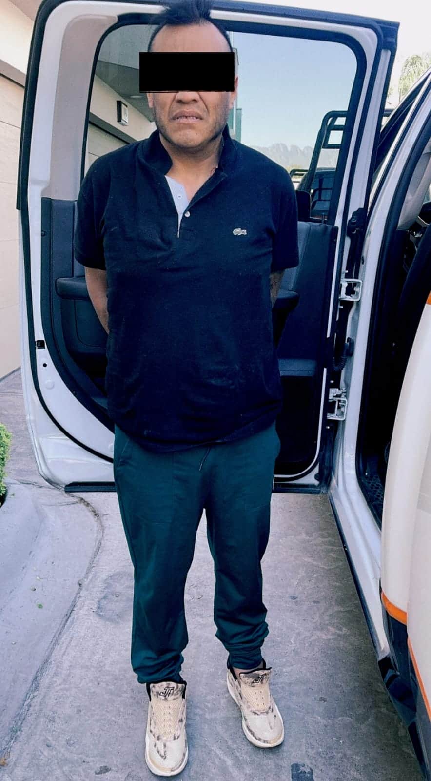 Un hombre armado, quien manten&iacute;a cautiva a su pareja tras presuntamente haberla agredido f&iacute;sicamente, en una habitaci&oacute;n de hotel, fue detenido por elementos de la Polic&iacute;a de Guadalupe.