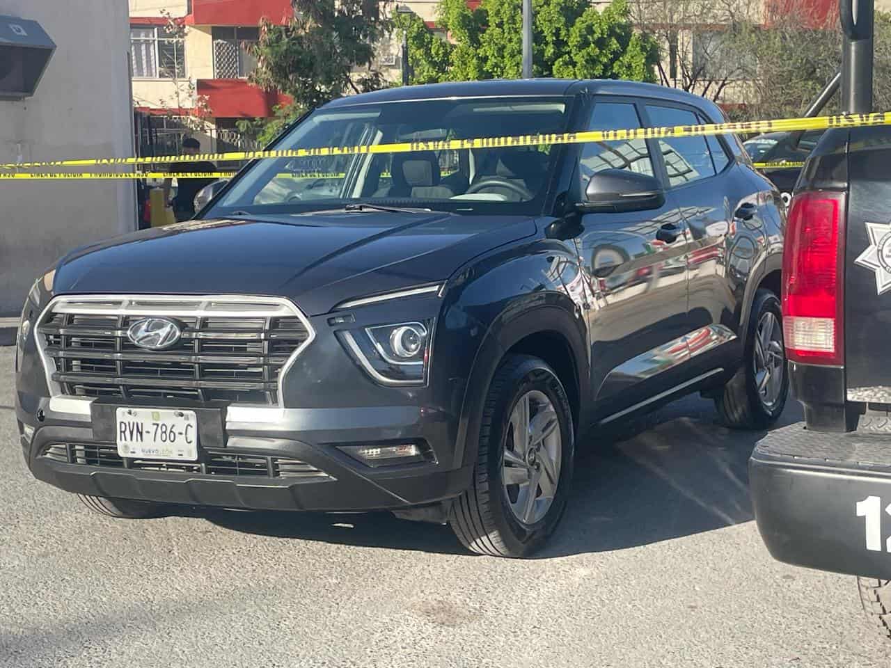 Un altercado vial termin&oacute; a balazos luego de que ocupantes de un auto color blanco se molestaran por un incidente, disparando contra el conductor de una camioneta, al sur de Monterrey.