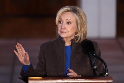 Asegura Hillary Clinton que su marido no sab&iacute;a nada de los cr&iacute;menes