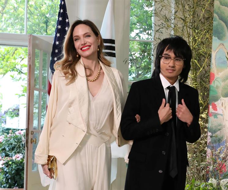 Hijo adoptivo de Angelina Jolie deja de usar apellido de Brad Pitt