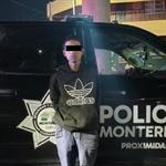 Intentan escapar en auto robado y chocan