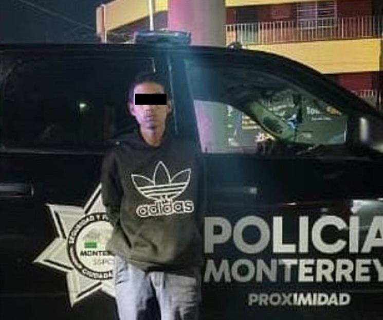 Intentan escapar en auto robado y chocan