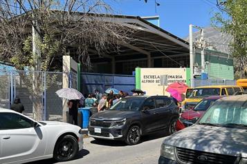 Sale ni&ntilde;o herido con pistola de postas en primaria