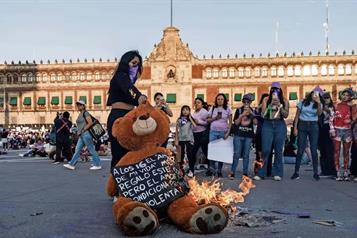 Denuncian orfandad masiva por feminicidios