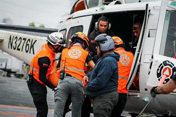 Auto desbarrancado deja dos lesionados en Montemorelos