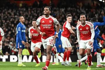 Sufre el Arsenal, pero vencen al Chelsea y siguen de l&iacute;deres