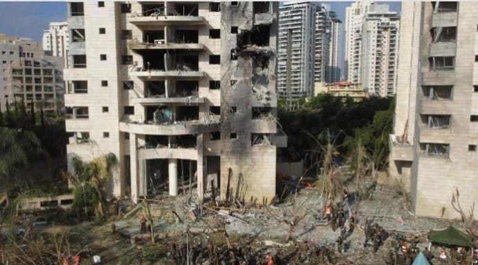 El centro de Tel Aviv entre los escombros tras explosiones