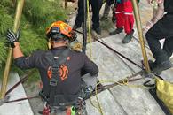 Cae hombre a tumba abierta de panteón y resulta lesionado Cae hombre a tumba abierta de panteón y resulta lesionado