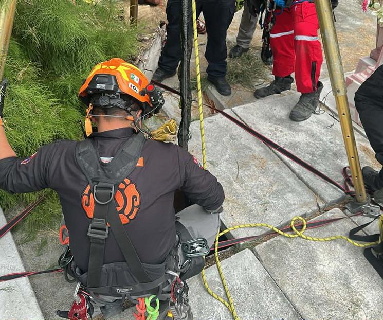 Cae hombre a tumba abierta de panteón y resulta lesionado Cae hombre a tumba abierta de panteón y resulta lesionado