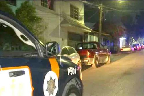 Asesinan a joven tras llegar a su casa