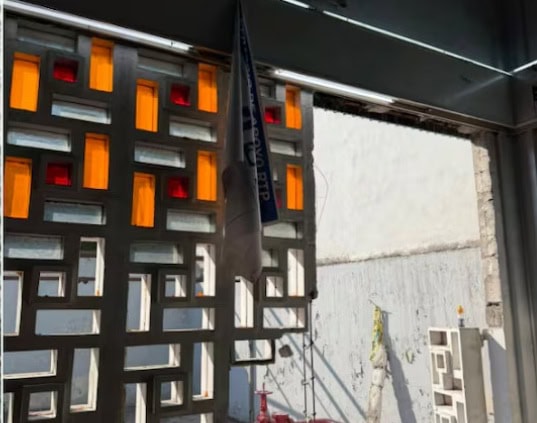 Indigna destrucción de vitrales de Enrique del Moral en Metro Indigna destrucción de vitrales de Enrique del Moral en Metro