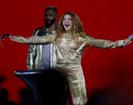 Re&uacute;ne Shakira a m&aacute;s de 400 mil personas en el Z&oacute;calo