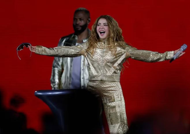 Re&uacute;ne Shakira a m&aacute;s de 400 mil personas en el Z&oacute;calo