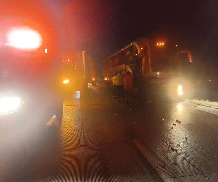 Choque entre autobús y tráiler deja 9 heridos en Galeana Choque entre autobús y tráiler deja 9 heridos en Galeana