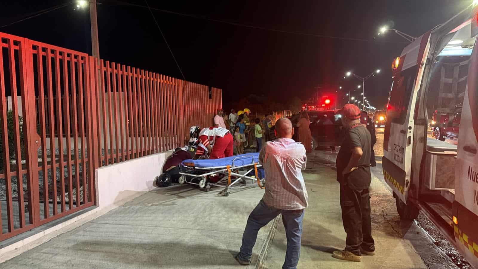 Un motociclista termin&oacute; con diversas lesiones, luego de ser impactado por una camioneta, en calles del centro de Linares.