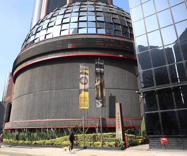 D&oacute;lar al menudeo rompe techo de 18 pesos y la BMV cae 4.5%