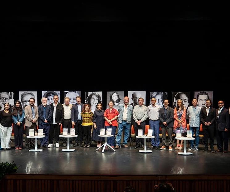 Presentan primer libro de las tres décadas de creación literaria Presentan primer libro de las tres décadas de creación literaria