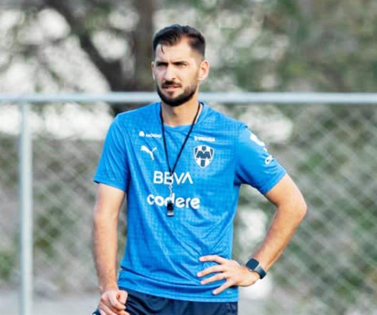 Presenta &acute;Tato&acute; a Nico S&aacute;nchez