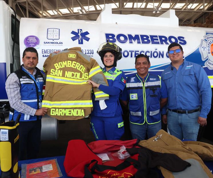 Entrega SN equipo a Bomberos por 5 mdp Entrega SN equipo a Bomberos por 5 mdp