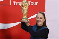 Sheinbaum recibe la Copa del Mundo en Palacio Nacional