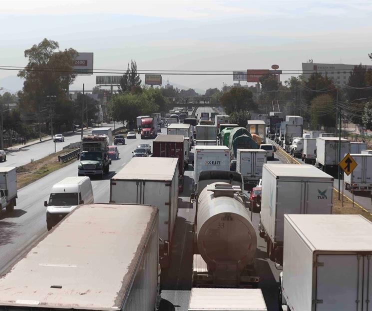 Transportistas advierten que reducci&oacute;n de jornada golpear&aacute; al sector