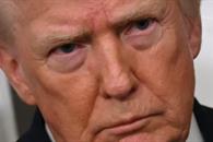 Captan erupci&oacute;n en el cuello de Donald Trump