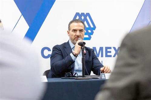 Esperar&aacute; Adri&aacute;n audiencia para decidir futuro de Karina &acute;N&acute;