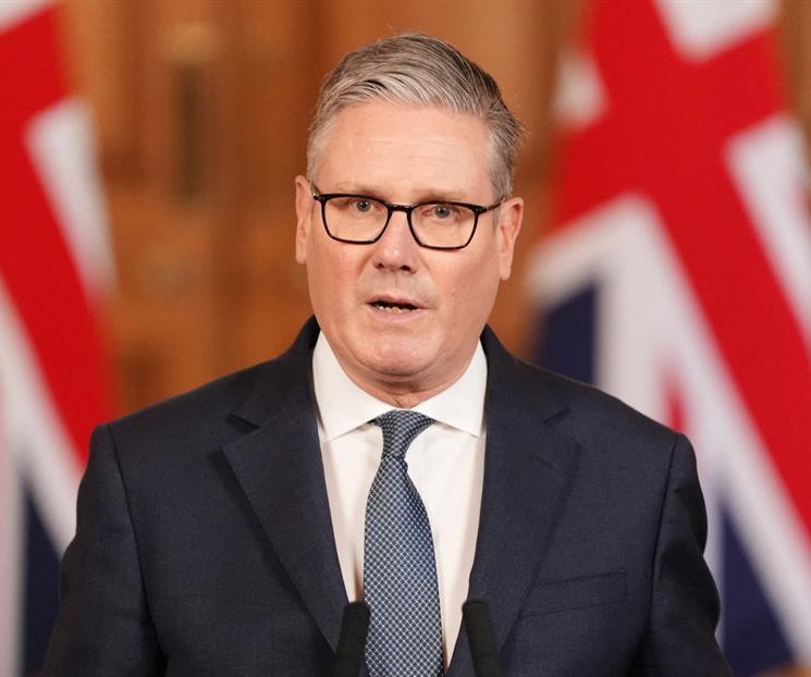 Refuerza Reino Unido bases en Chipre con buque y helic&oacute;pteros