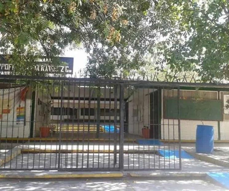 Roban y causan da&ntilde;os en escuela